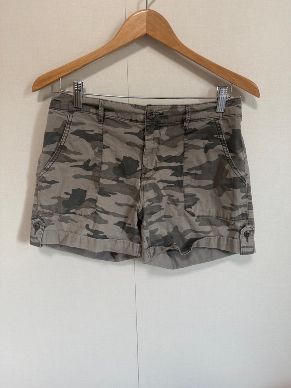 Sanctuary Camo Poplin Roll tab Shorts